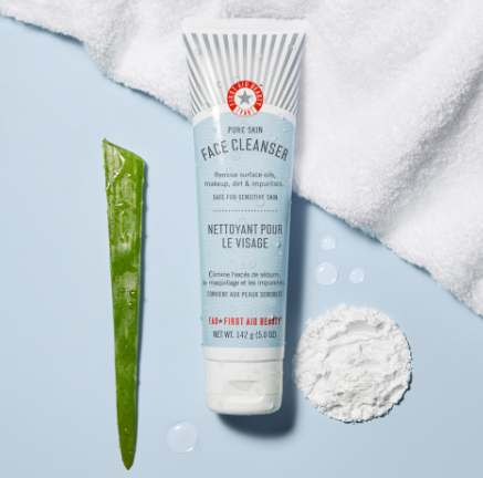 FIRST AID BEAUTY Nettoyant doux antioxydant