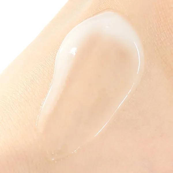 ROHTO MENTHOLATUM Gel crème éclaircissant anti-tâches à la vitamine C Melano CC