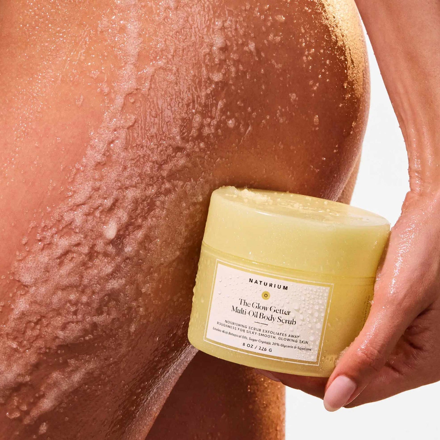 NATURIUM Gommage corporel Glow Getter Multi Oil