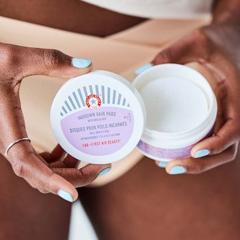 FIRST AID BEAUTY Disques anti poils incarnés